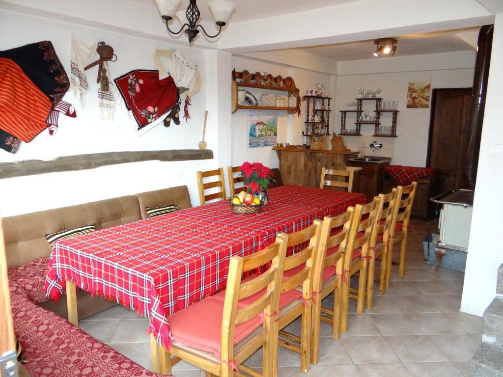 Chardaka Guest House Kalofer Kamer foto
